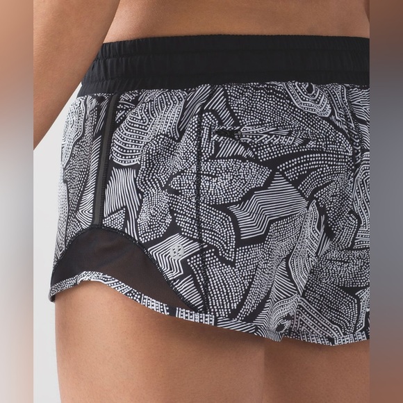 lululemon athletica Pants - Lululemon | Hotty Hot Black & White Shorts